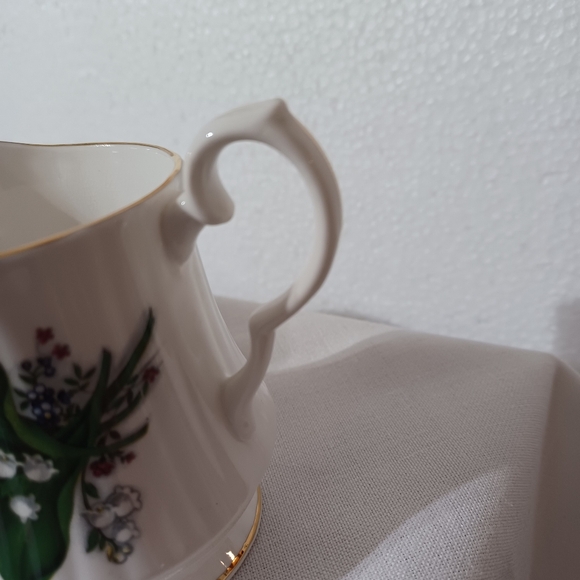 ROYAL WINDSOR ENGLAND FINE BONE CHINA DEMITASSE SUGAR BOWL & CREAMER SET LILIES - Picture 10 of 10